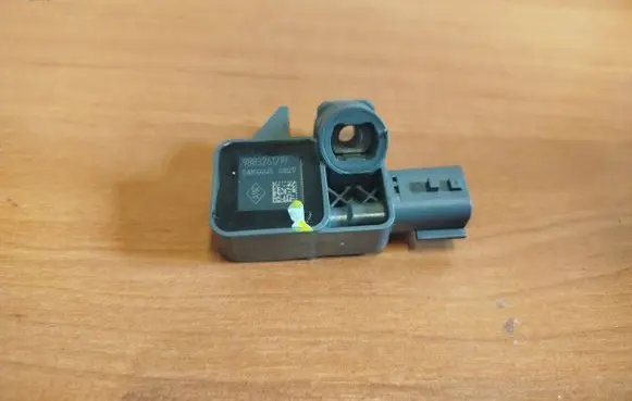Renault Twingo III Airbag deployment crash/impact sensor 988326121R 5WK44445 030217