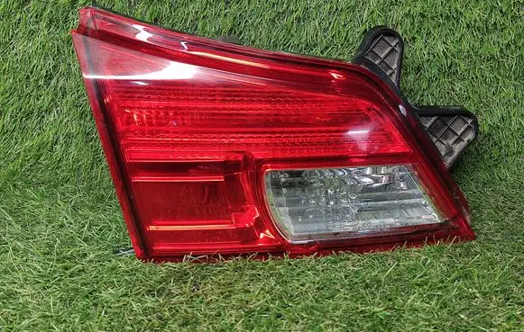 Subaru Outback Tailgate rear/tail lights 13220072