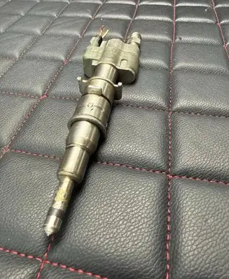 BMW 3 E90 E91 Fuel injector 7589048 758904811 10181010