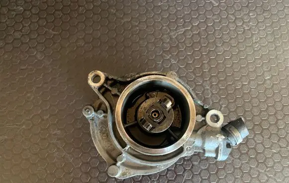 BMW X5 E53 Vacuum pump 7795143 0412331003