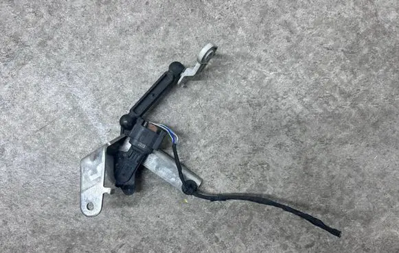 BMW i4 Headlight/headlamp level sensor 6895467