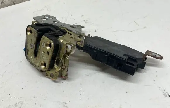 Subaru Forester SG Front door lock