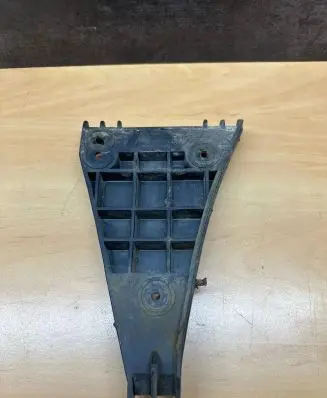 Audi A4 S4 B5 8D Front bumper mounting bracket 8D0807284
