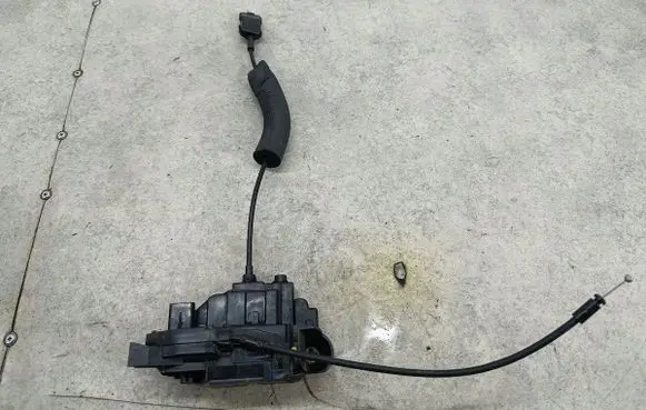 Renault Megane III Front door lock 805030001R