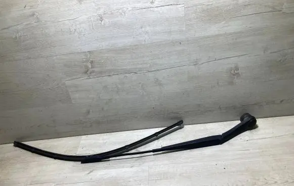 Front wiper blade arm