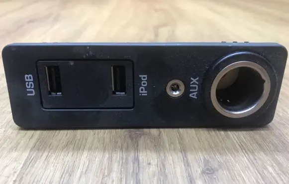 USB socket connector