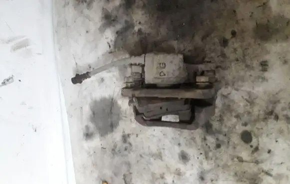 Toyota Avensis Verso Rear brake caliper