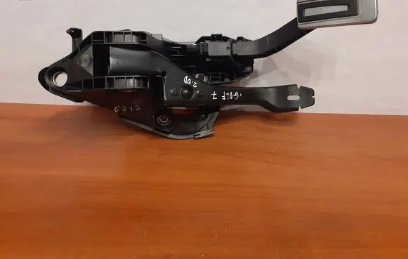 Volkswagen Golf VII Accelerator throttle pedal 6PV01062105 6313
