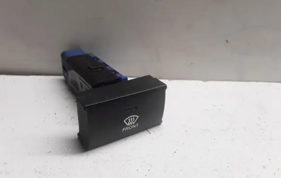 Hyundai Santa Fe Windscreen/window heater switch 202002962 621W05010