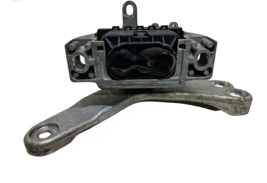 Volkswagen Jetta VI Engine mount bracket 5Q0199262CM