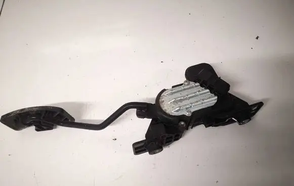 Mitsubishi L200 Accelerator throttle pedal APM30010