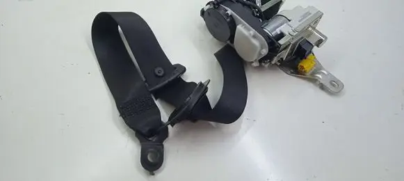 Mercedes-Benz GLE (W166 - C292) Front seatbelt A1668601400