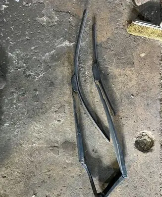 KIA Optima Front wiper blade arm braknumeruczci