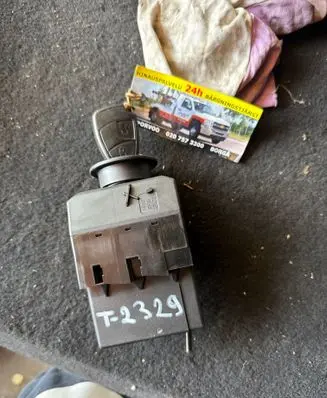 Mercedes-Benz C W203 Ignition lock 2035450508 33002105