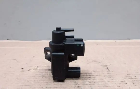 Toyota Avensis T250 Vacuum valve 258190R011