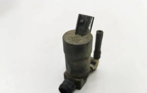 Volvo XC90 Windscreen/windshield washer pump 4S7117K624FE