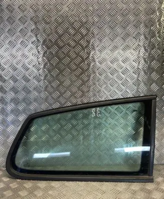 Volkswagen PASSAT B7 Rear side window 43R000261