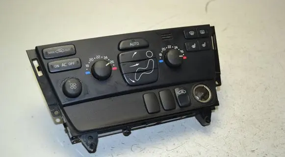 Volvo V70 Climate control unit 30746022 M448EB00017 06W49E01