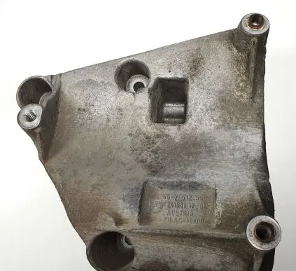 BMW 5 E60 E61 Engine mounting bracket 7512556