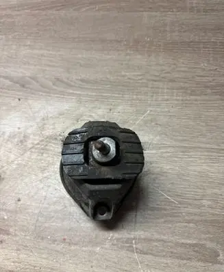 BMW 5 E60 E61 Engine mount bracket 6761090 15934612 586310E