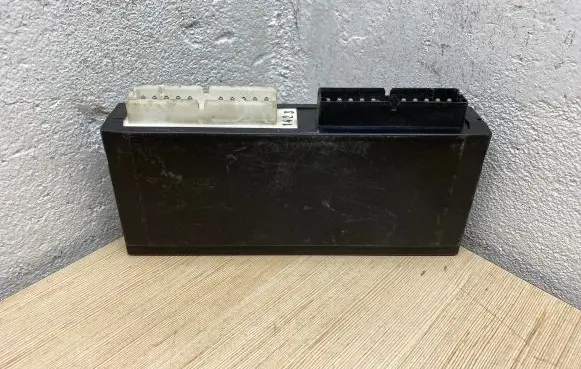 BMW 7 E32 Comfort/convenience module 61351379741 606140X01E