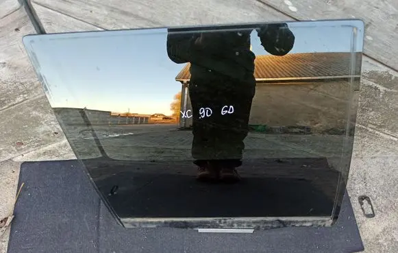 Volvo XC90 Rear door window glass