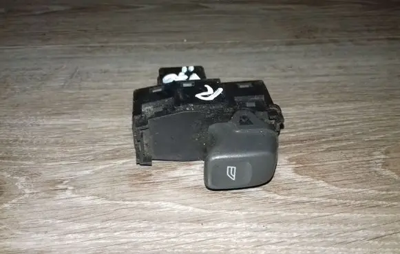Volvo S60 Electric window control switch 9472275