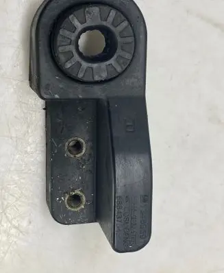 Opel Astra K Radiator mount bracket 13466590 688437545