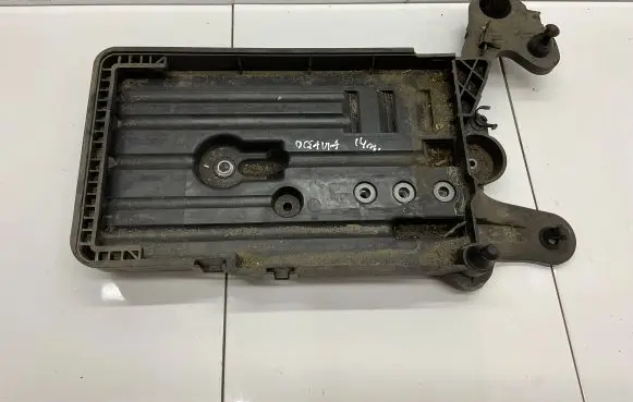 Skoda Octavia Mk3 (5E) Battery tray 5Q0915331H