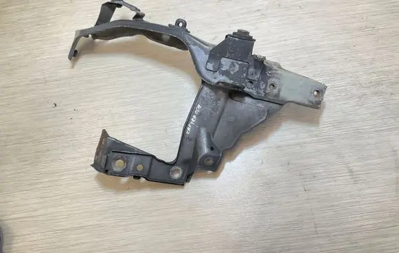 Opel Zafira B Radiator support slam panel