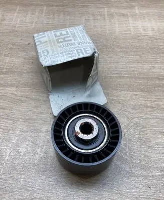 Renault Twingo II Belt tensioner pulley 8200769155