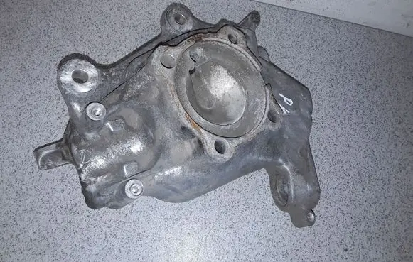 BMW 5 E39 Front wheel hub spindle knuckle 1092853