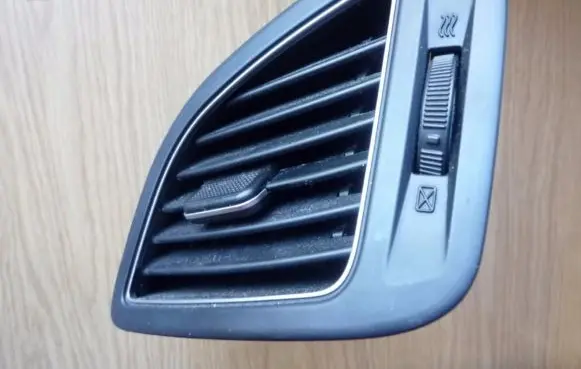 Rear air vent grill