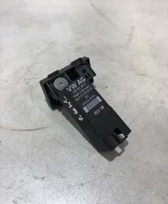 Audi A3 S3 8P Glow plug pre-heat relay 038907281D