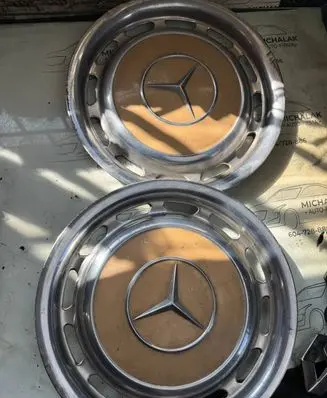 Mercedes-Benz W123 R14 wheel hub/cap/trim 4290903290
