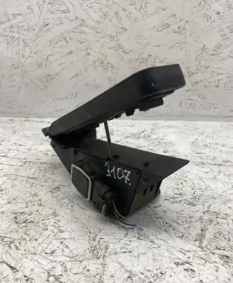Mercedes-Benz C W204 Accelerator throttle pedal A2043000004