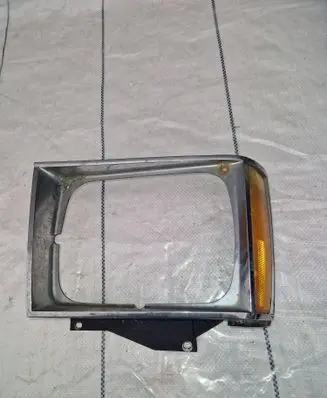Chevrolet Blazer S10 Under headlight/headlamp trim 