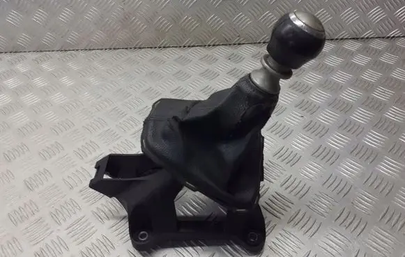 Toyota Auris 150 Gear selector/shifter in gearbox 