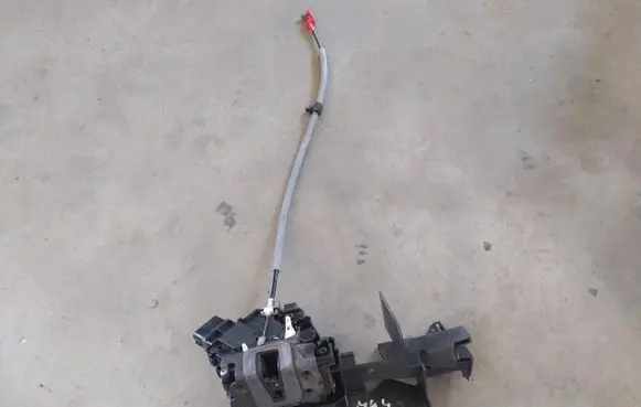 Ford S-MAX Front door lock 6M2A-R21812-AB