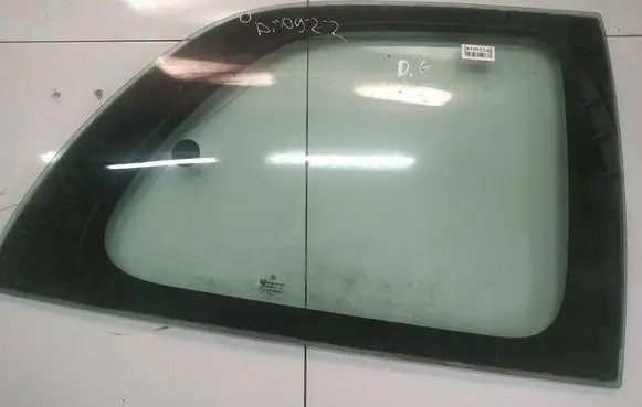 Chrysler Voyager Rear side window as2