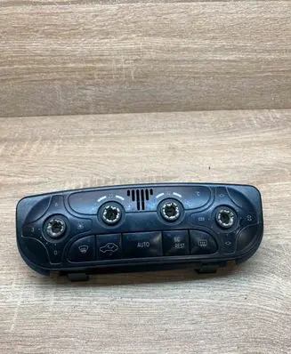 Mercedes-Benz C W203 Climate control unit 2038300285 914010322 Defective