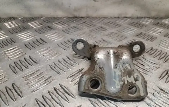 Hyundai Terracan Rear door upper hinge