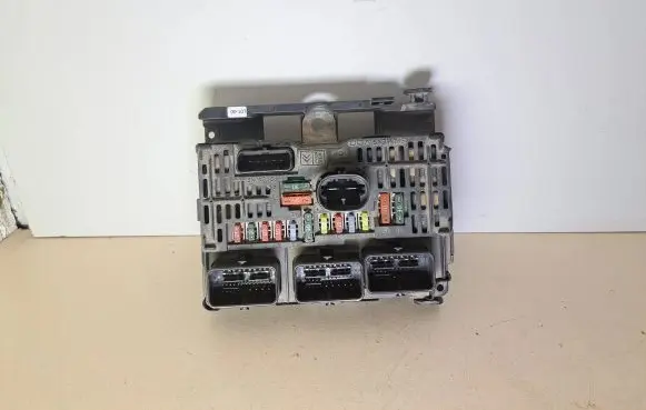 Peugeot 407 Fuse module 9656593780 BSML0100 157982444