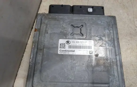 Skoda Octavia Mk2 (1Z) Engine control unit/module 03L906023LP 03L906023JH 5WP42683AA
