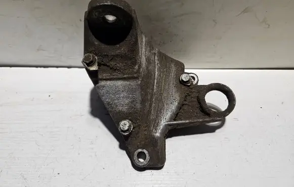 Volkswagen PASSAT B5 Engine mounting bracket 8D0399114S