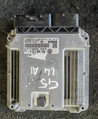 Volkswagen Golf V Engine control unit/module 03C906032A