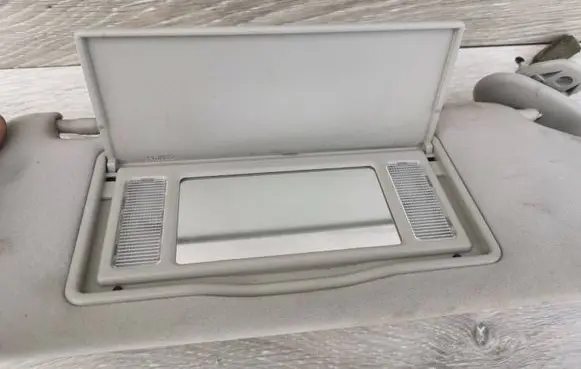 Toyota Avensis T250 Sun visor