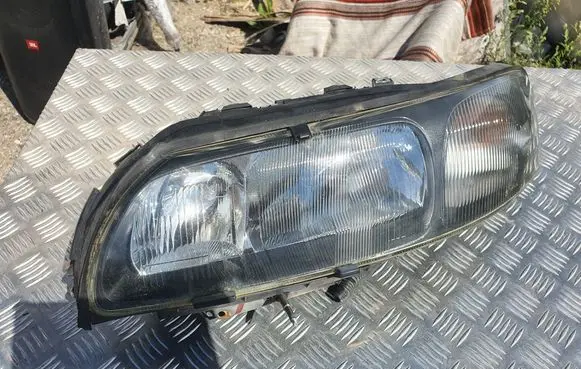 Volvo V70 Headlight/headlamp 89004809
