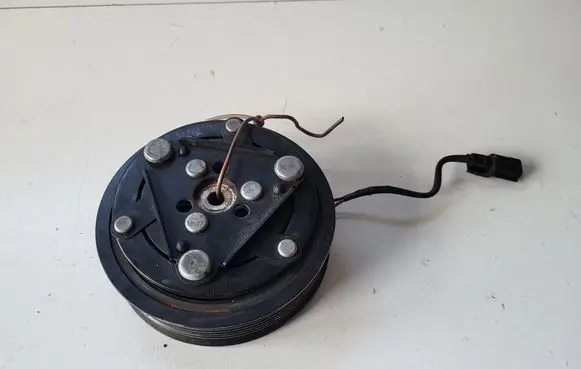 Renault Clio V Air conditioning compressor pulley 