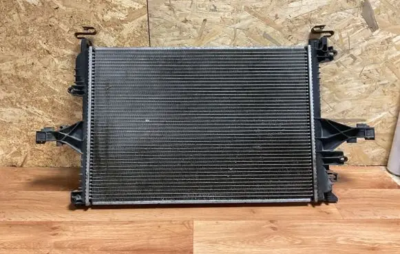Volvo V70 Coolant radiator 30681493